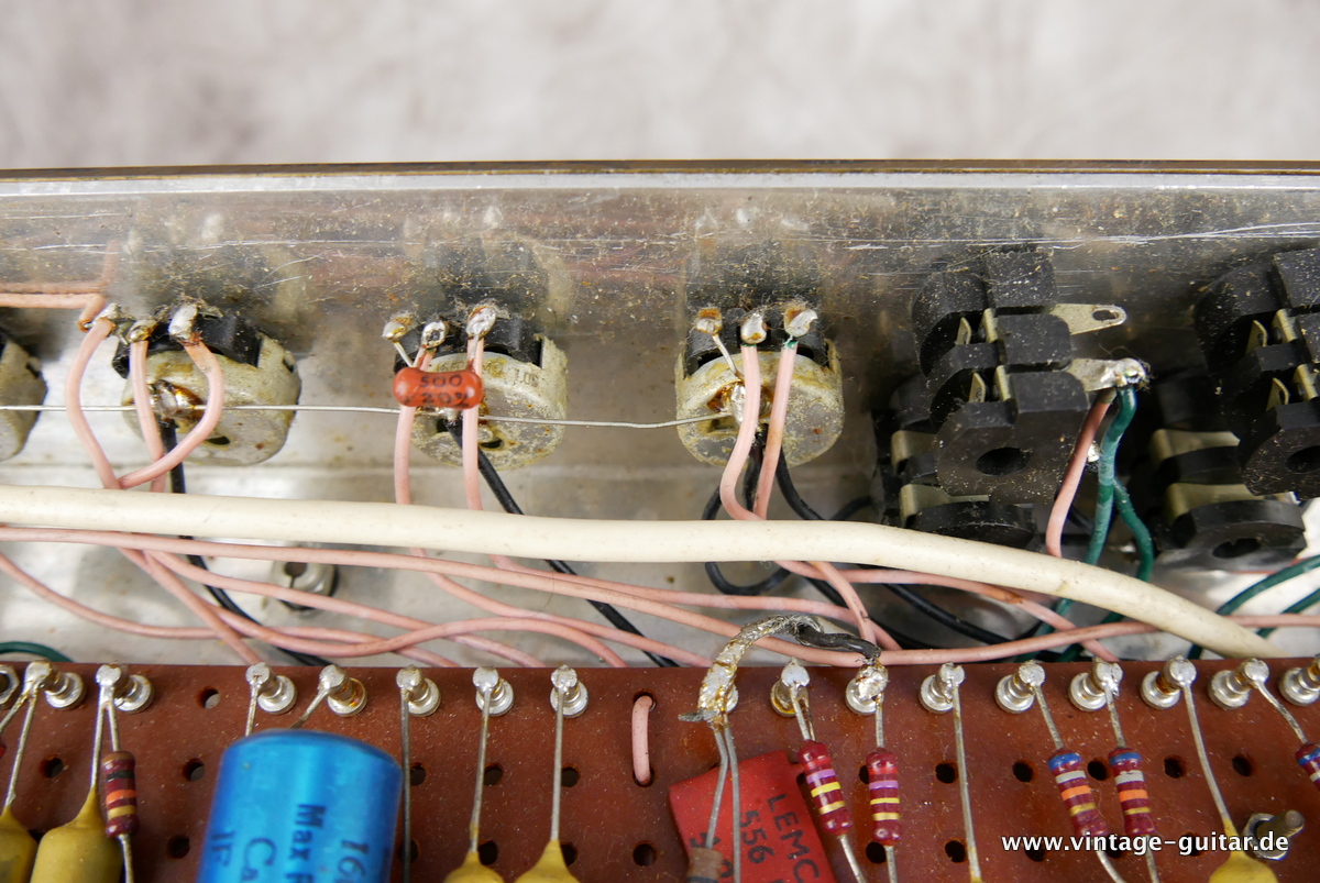 img/vintage/3981/Marshall_Super_Tremolo_100_black_1966-021.JPG