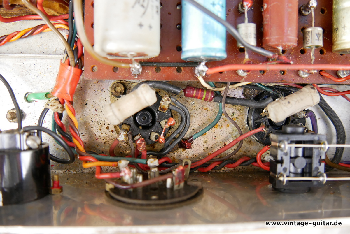 img/vintage/3981/Marshall_Super_Tremolo_100_black_1966-022.JPG