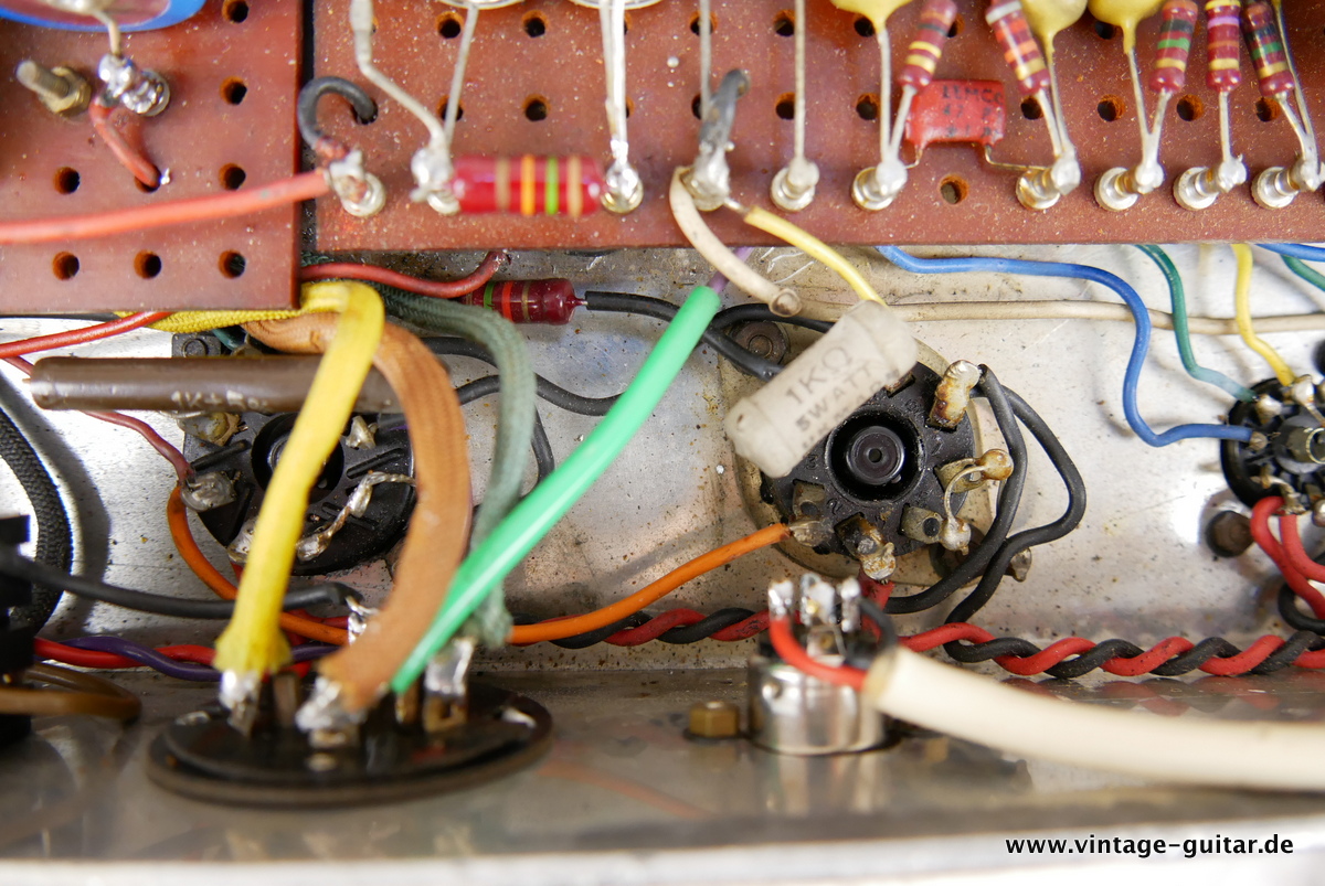 img/vintage/3981/Marshall_Super_Tremolo_100_black_1966-023.JPG