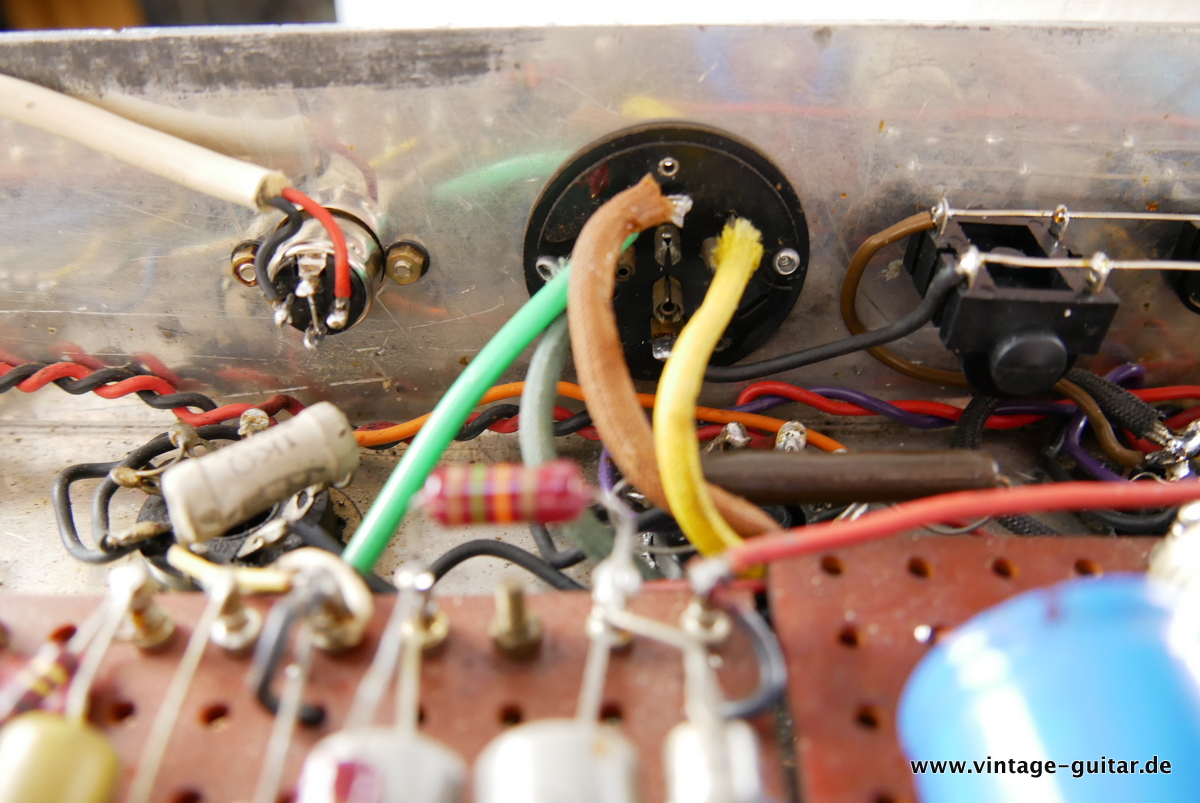 img/vintage/3981/Marshall_Super_Tremolo_100_black_1966-026.JPG