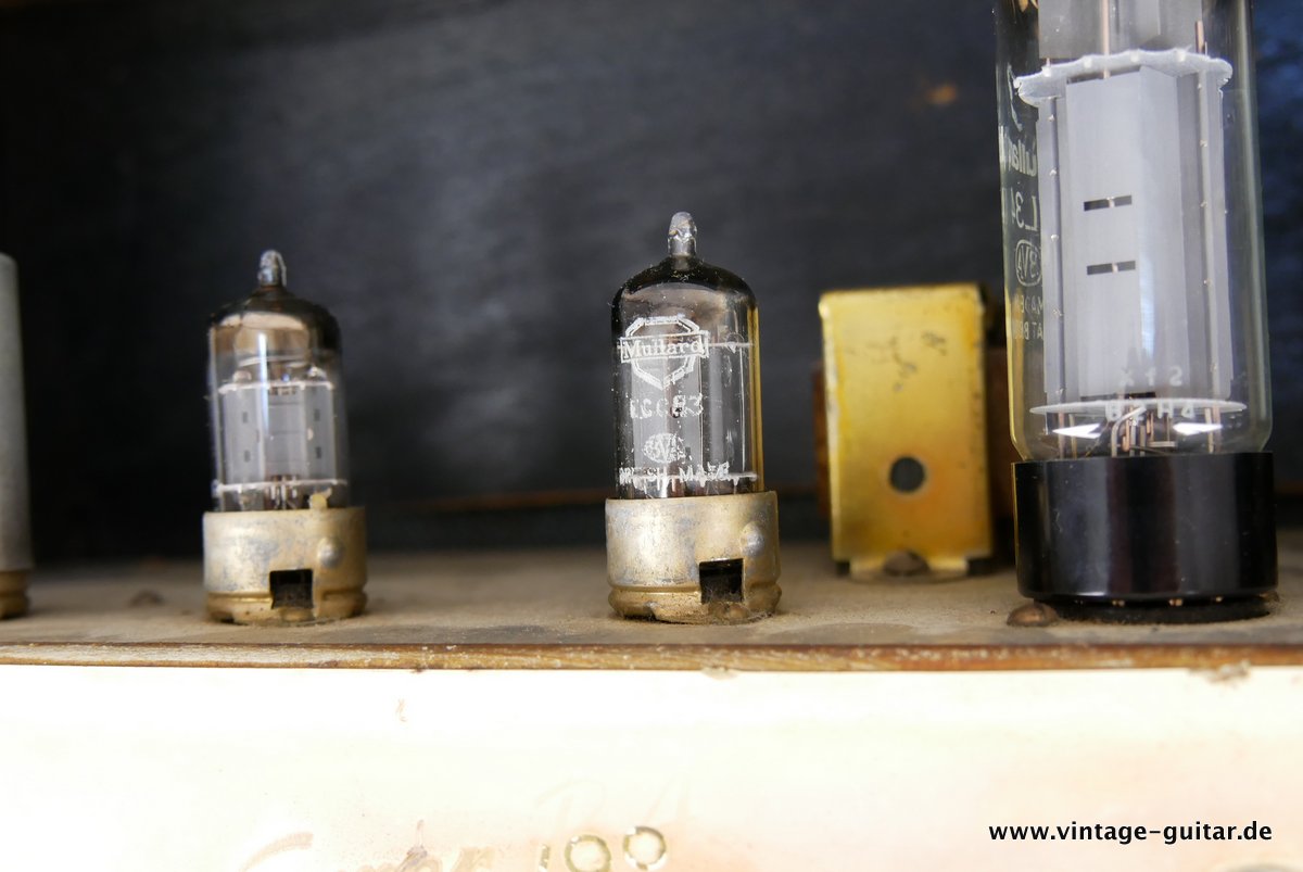 img/vintage/3981/Marshall_Super_Tremolo_100_black_1966-032.JPG