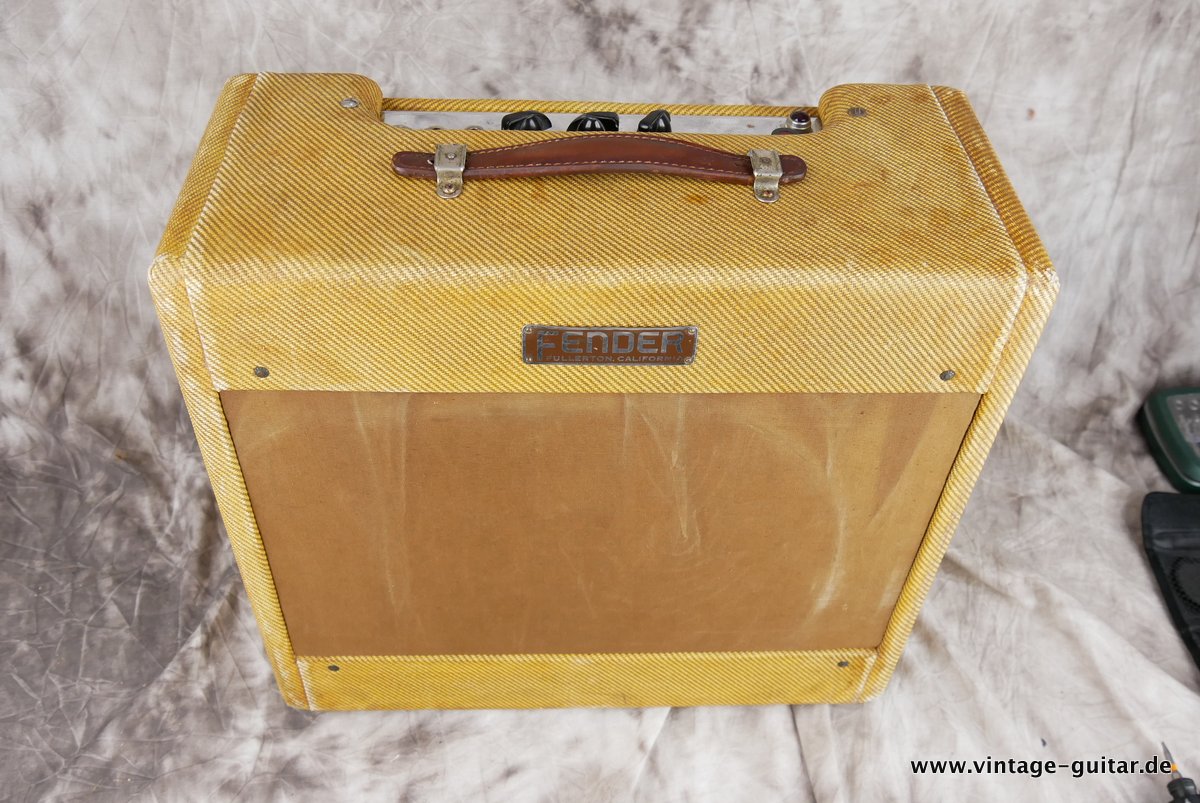 Fender-Deluxe-Amp-1952-wide-panel-tweed-002.JPG