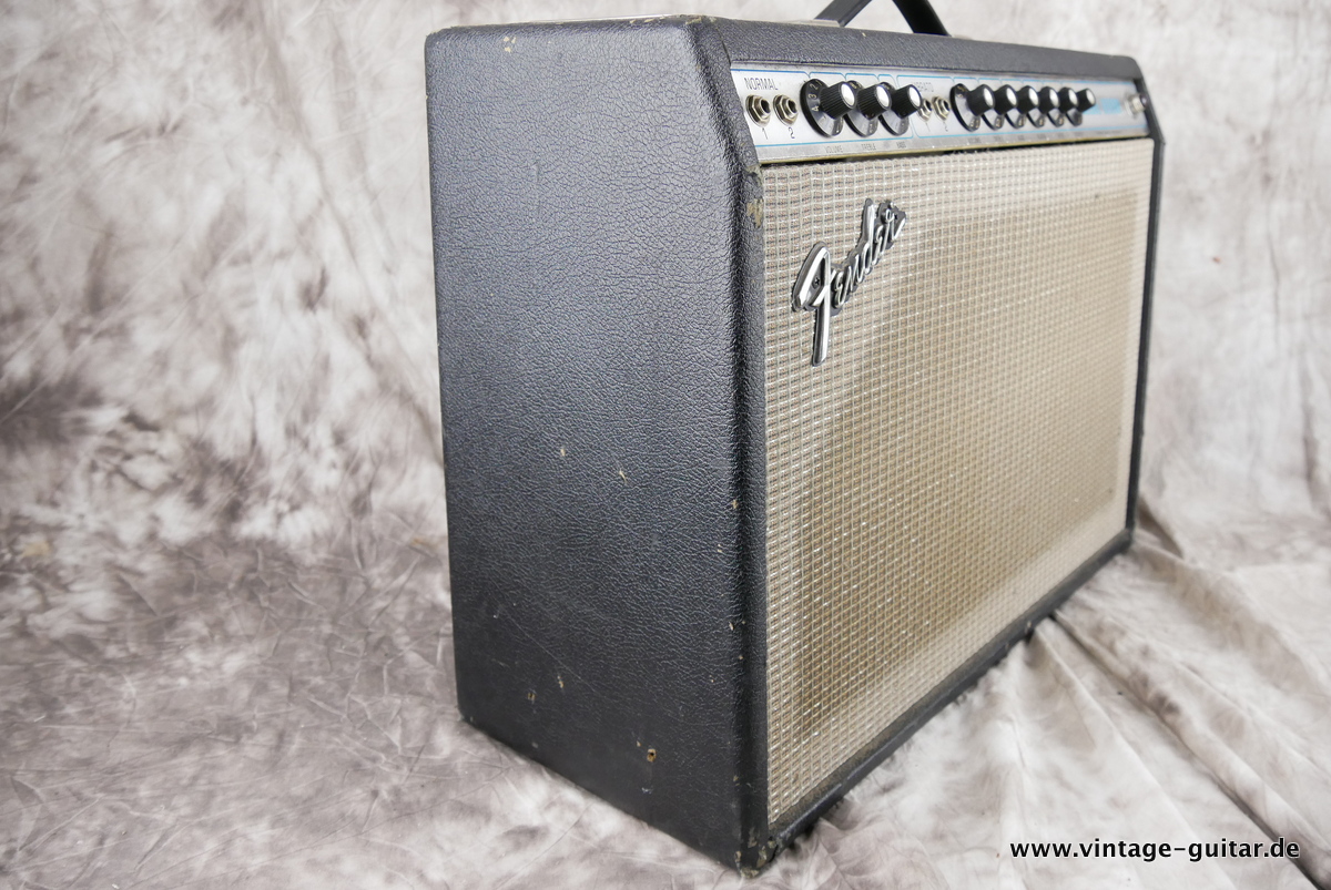 Fender_Deluxe_Reverb_silverface_black_1974-003.JPG