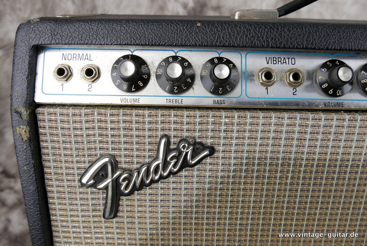 Fender_Deluxe_Reverb_silverface_black_1974-005.JPG
