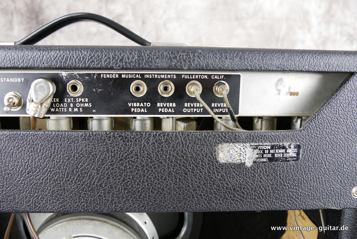 Fender_Deluxe_Reverb_silverface_black_1974-008.JPG