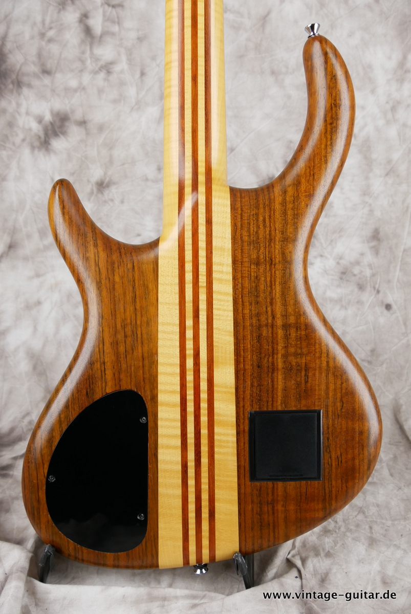 Schack_Bass_Unique_BC_3VN_walnut_1999-004.JPG