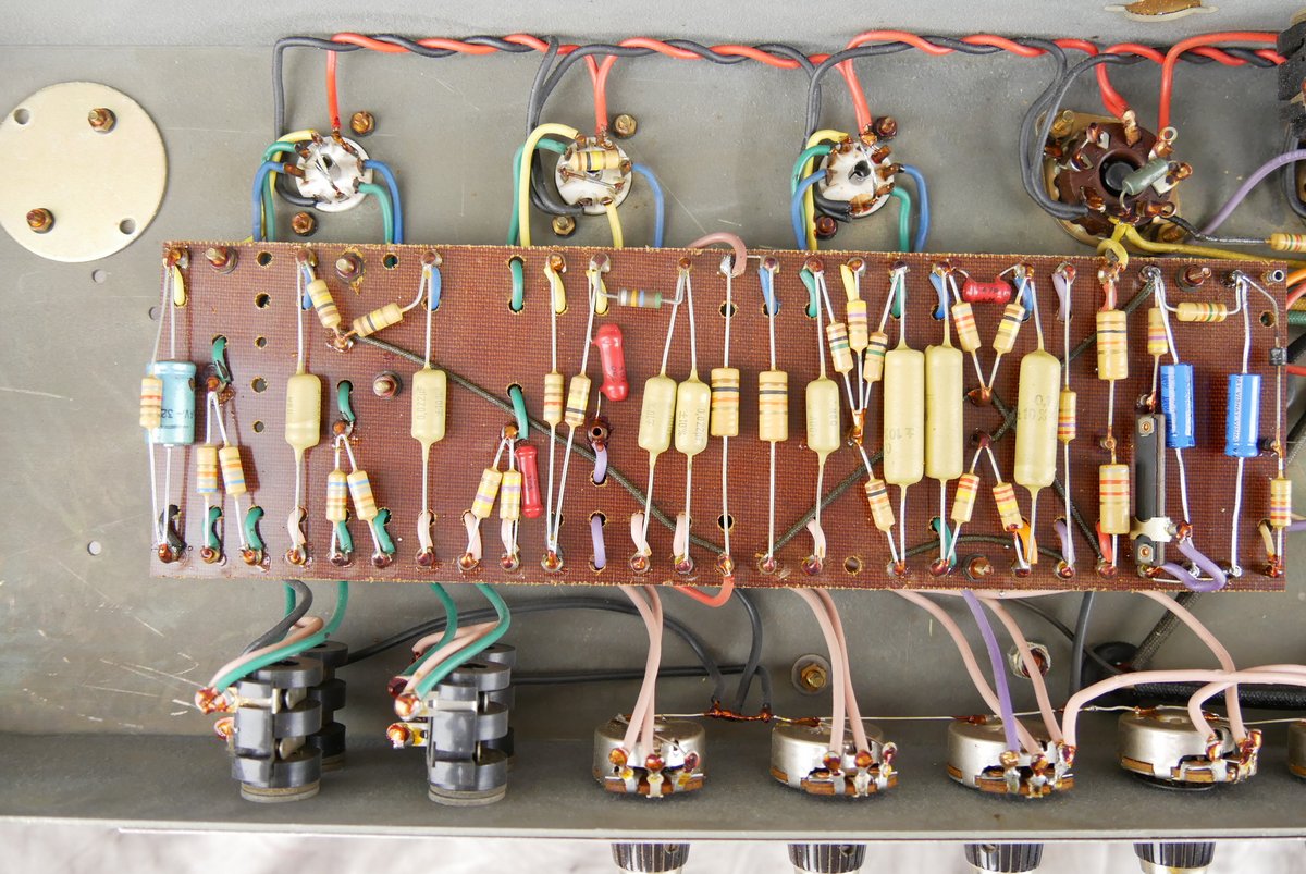 img/vintage/4002/Marshall_Super_Bass_100_1996_Full_Stack_1969-031.JPG