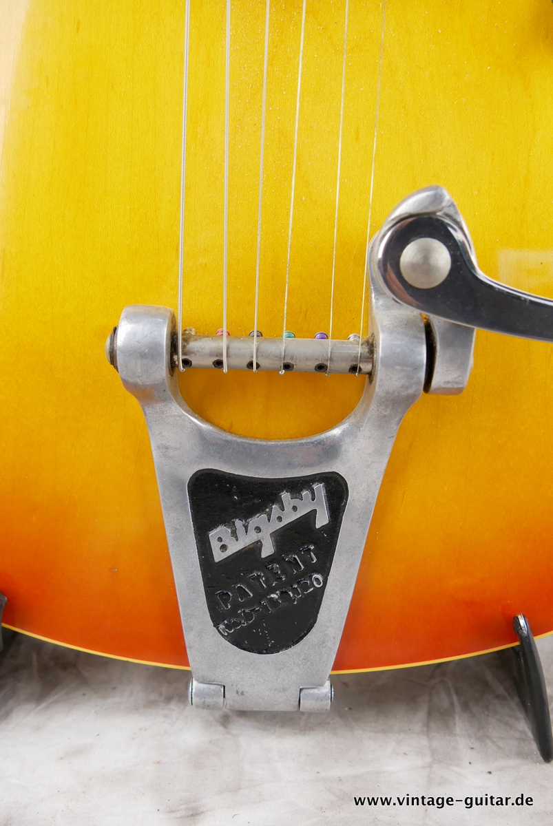 Gibson_ES_125_TDC_cherry_sunburst_1962-013.JPG