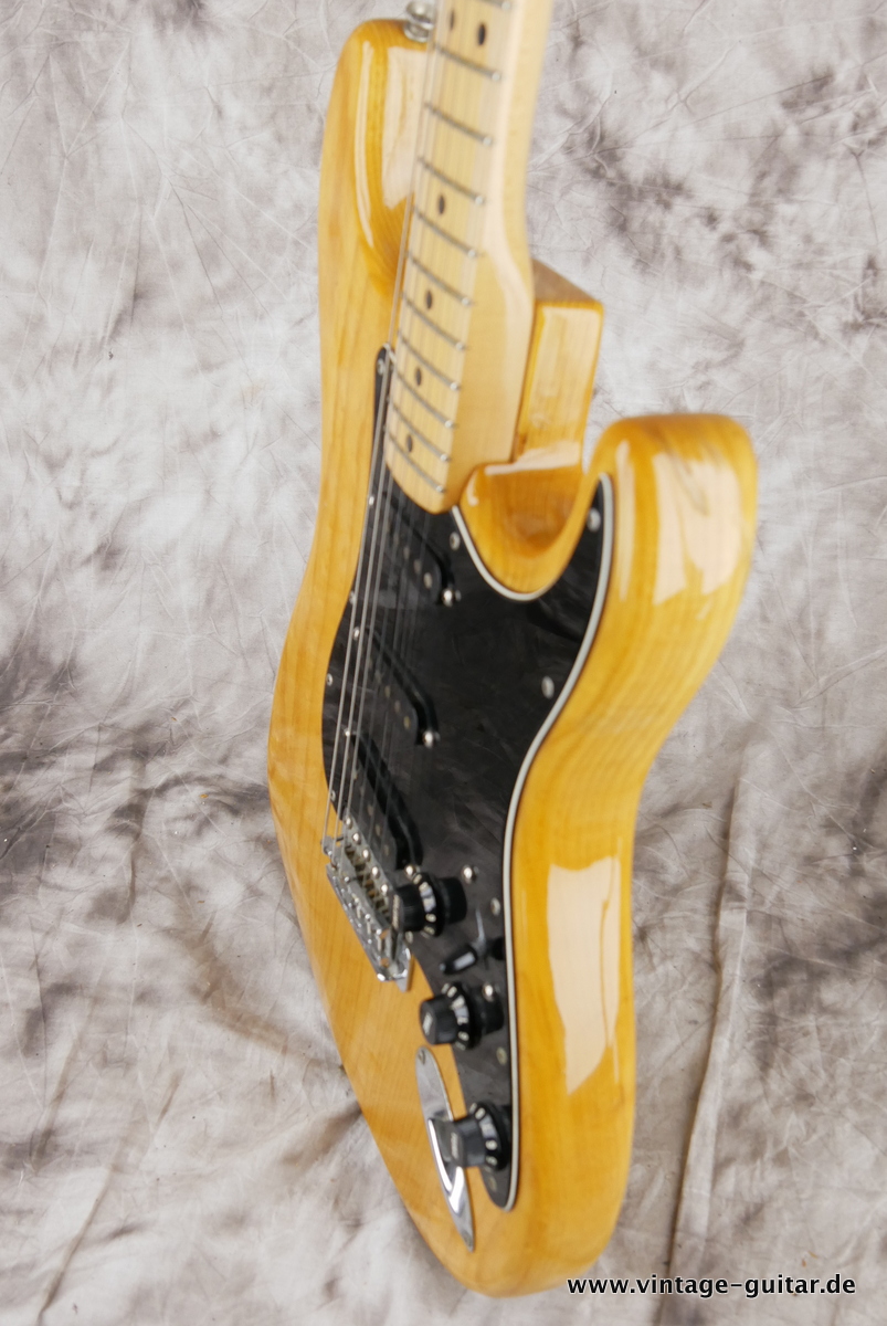 img/vintage/4032/Fender_Stratocaster_natural_1979-006.JPG