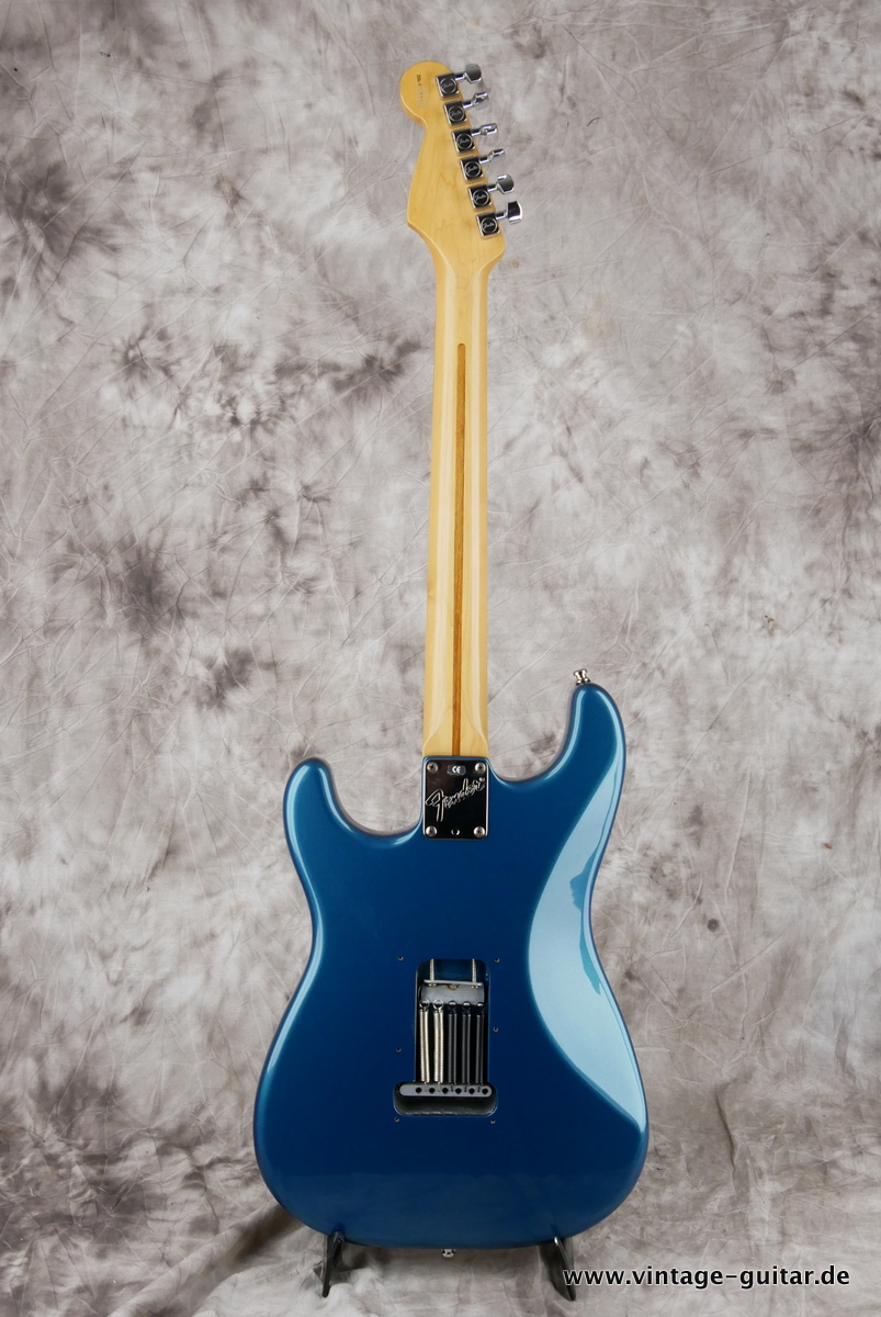 Fender_Stratocaster_aqua_marine_blue_1998-002.JPG