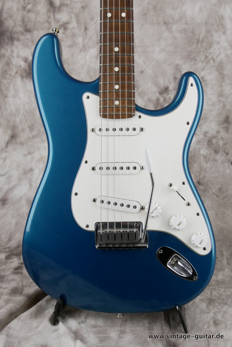 Fender_Stratocaster_aqua_marine_blue_1998-003.JPG