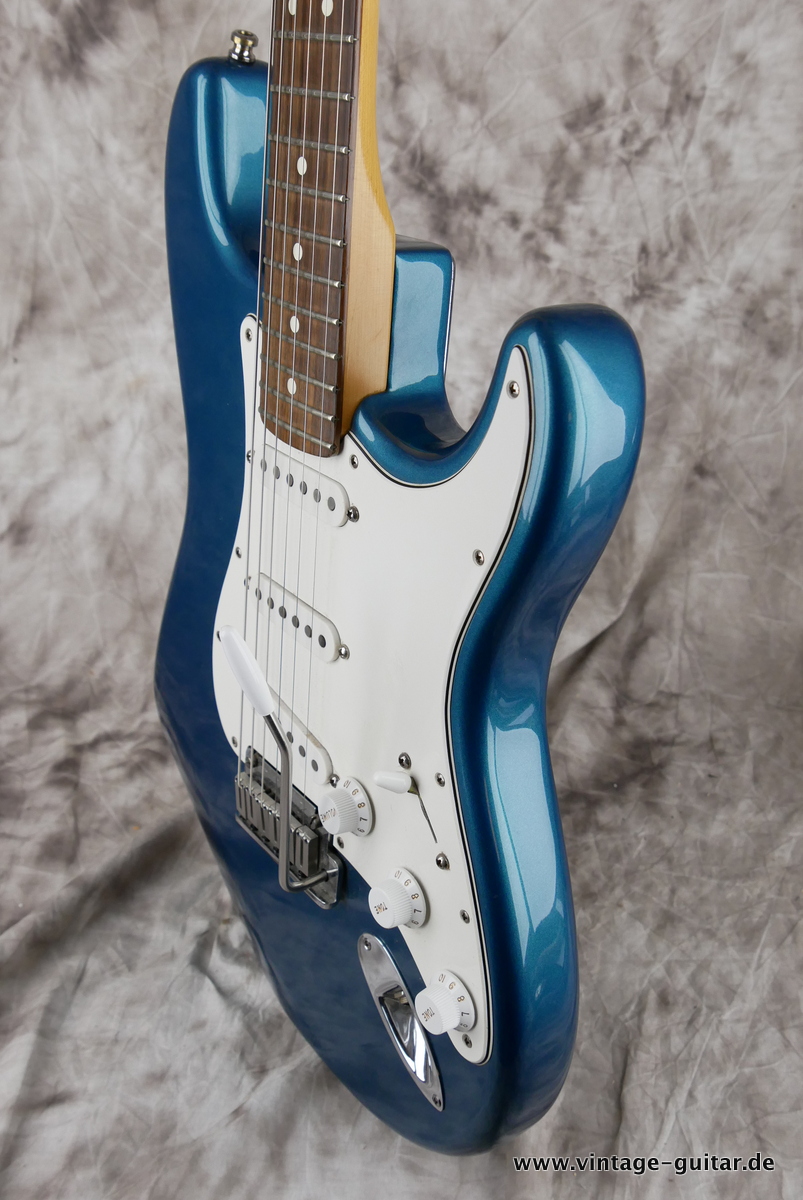 Fender_Stratocaster_aqua_marine_blue_1998-006.JPG