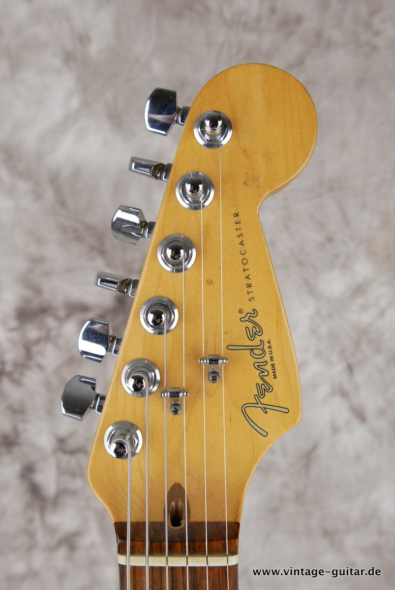 Fender_Stratocaster_aqua_marine_blue_1998-009.JPG