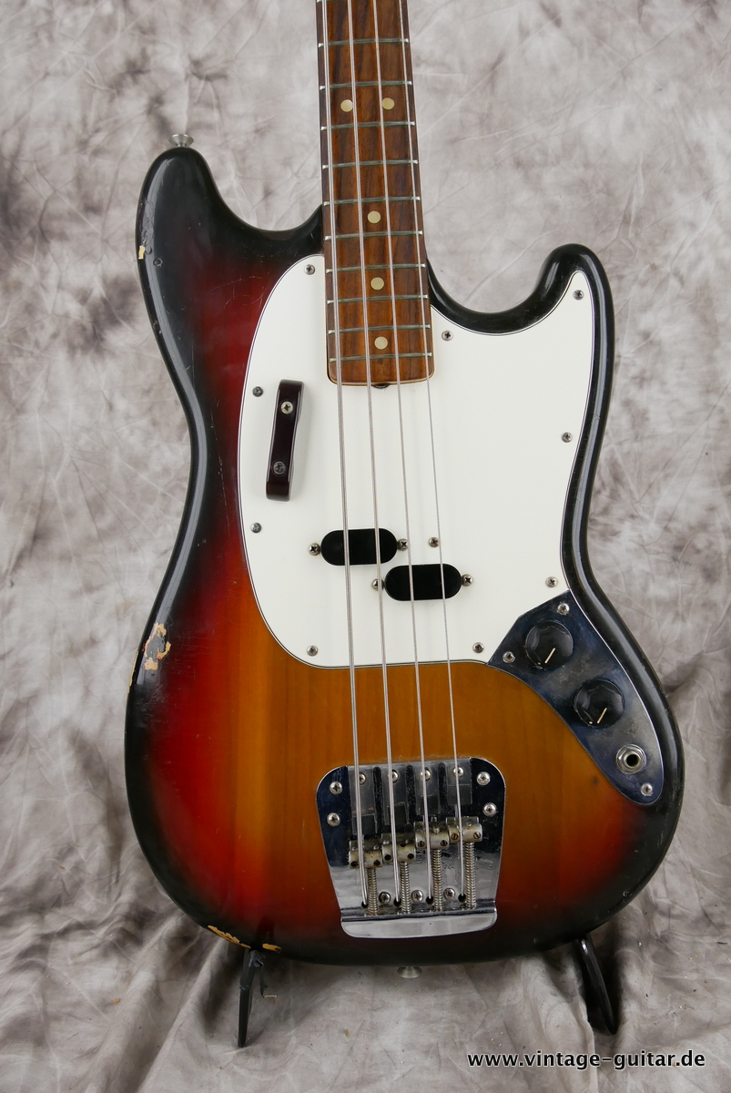 Fender_Mustang_Bass_sunburst_1975-003.JPG