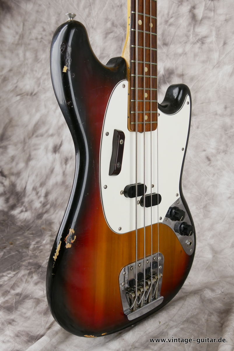 Fender_Mustang_Bass_sunburst_1975-005.JPG