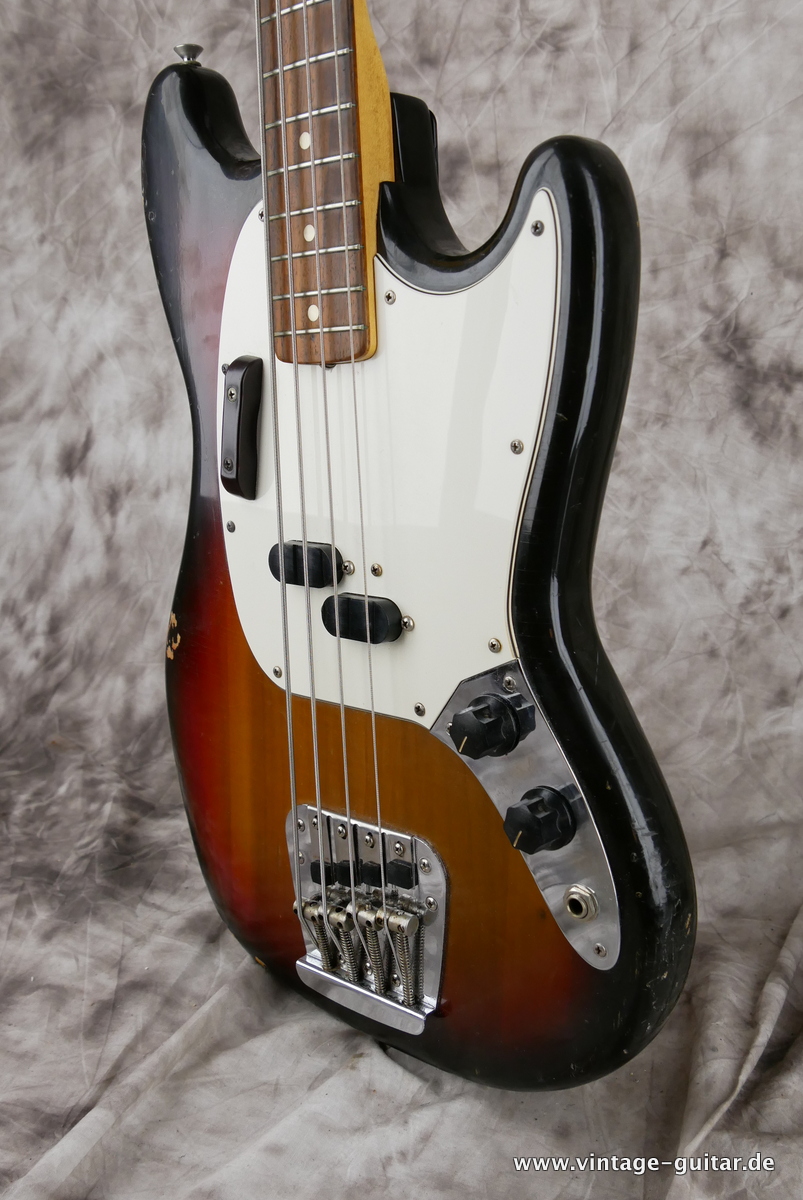 Fender_Mustang_Bass_sunburst_1975-006.JPG