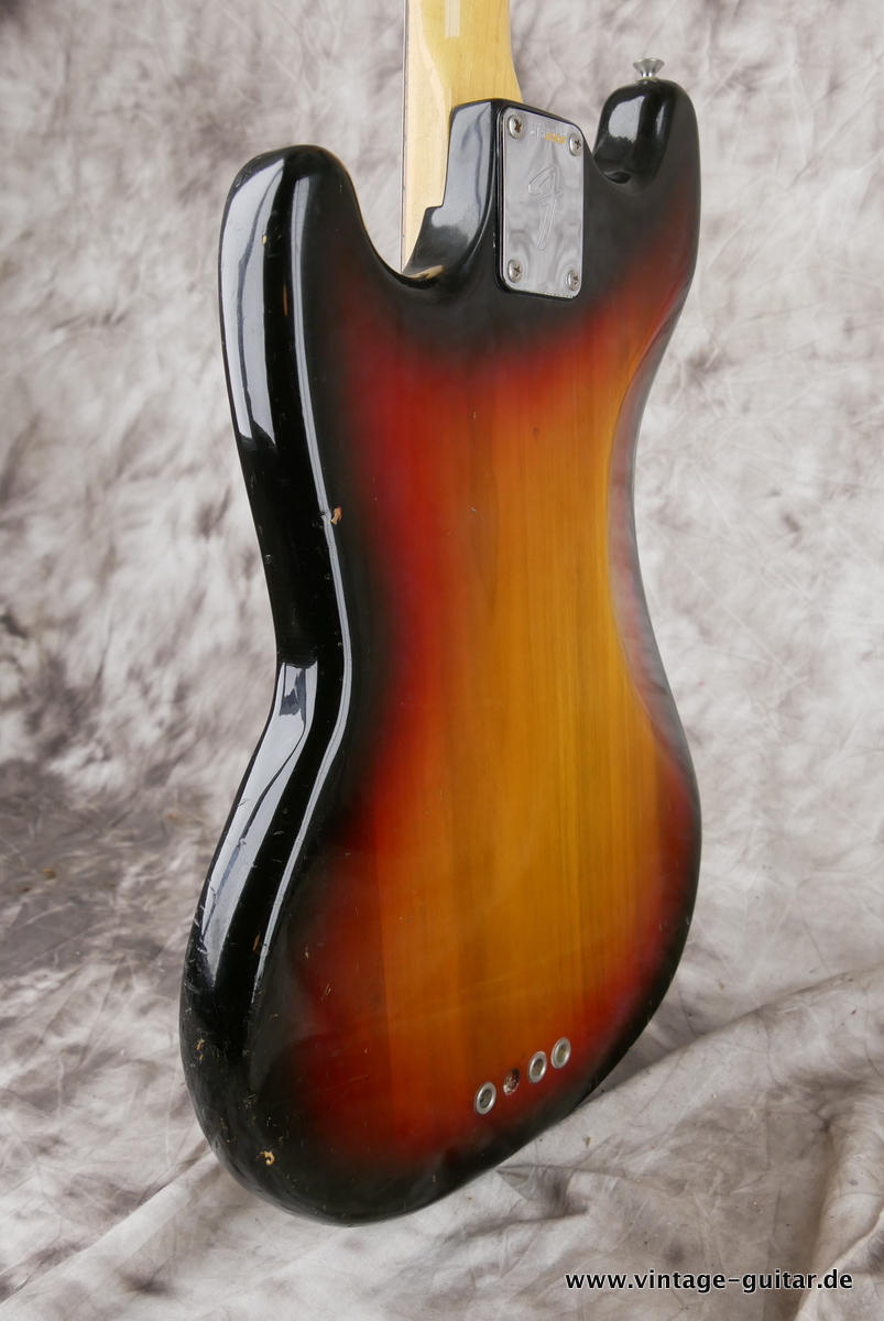 Fender_Mustang_Bass_sunburst_1975-007.JPG