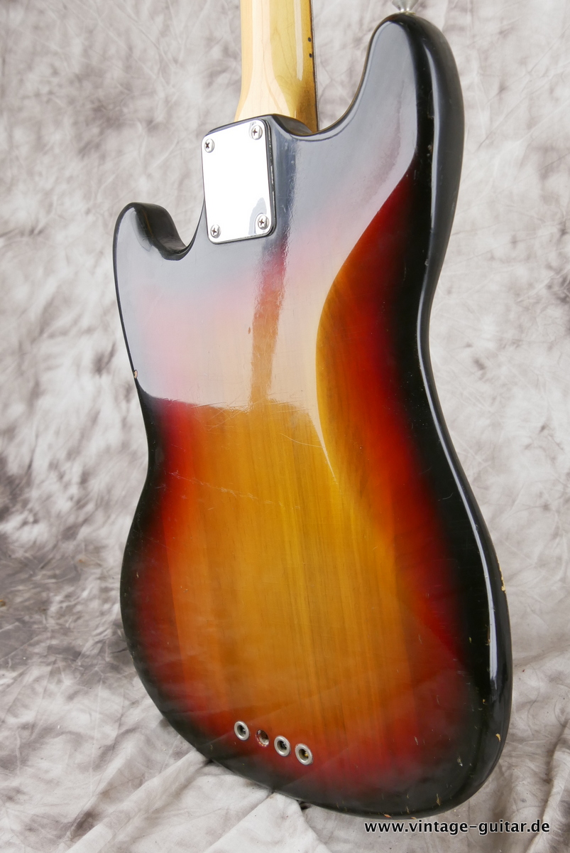 Fender_Mustang_Bass_sunburst_1975-008.JPG