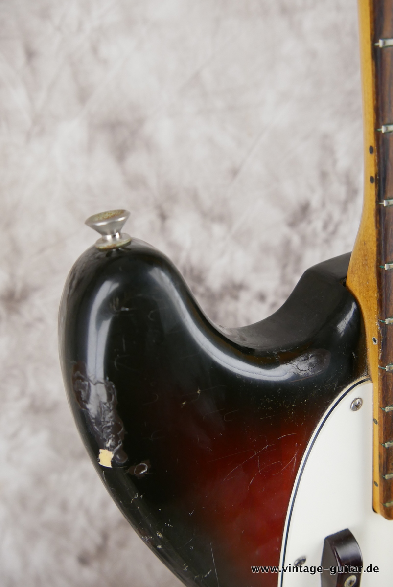 Fender_Mustang_Bass_sunburst_1975-013.JPG