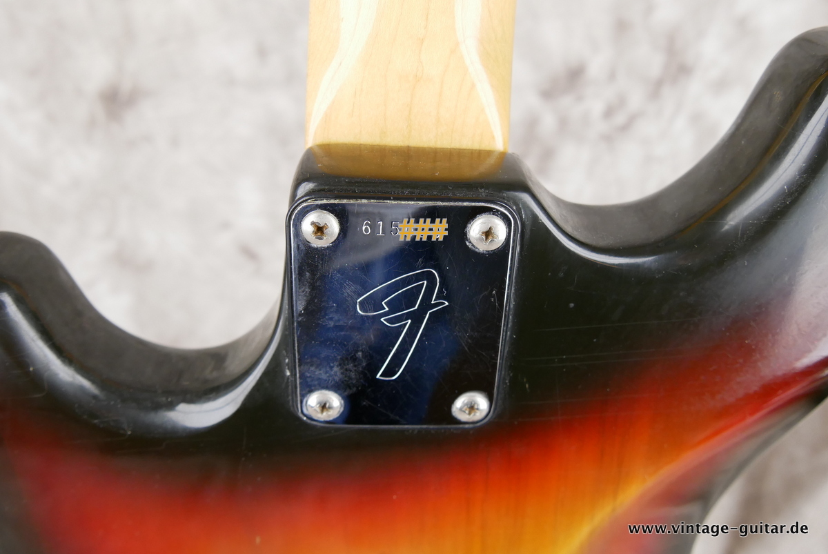 Fender_Mustang_Bass_sunburst_1975-014.JPG
