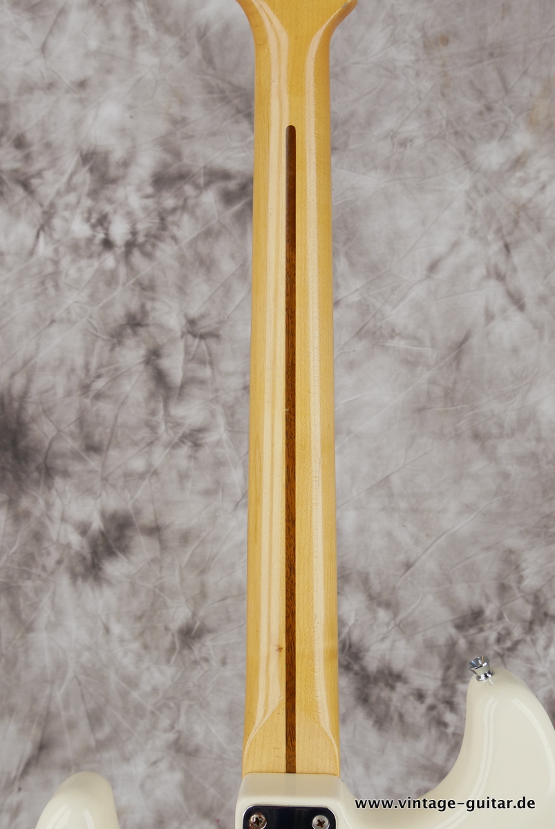 img/vintage/4054/Fender_Squier_Stratocaster_olympic_white_1985-012.JPG