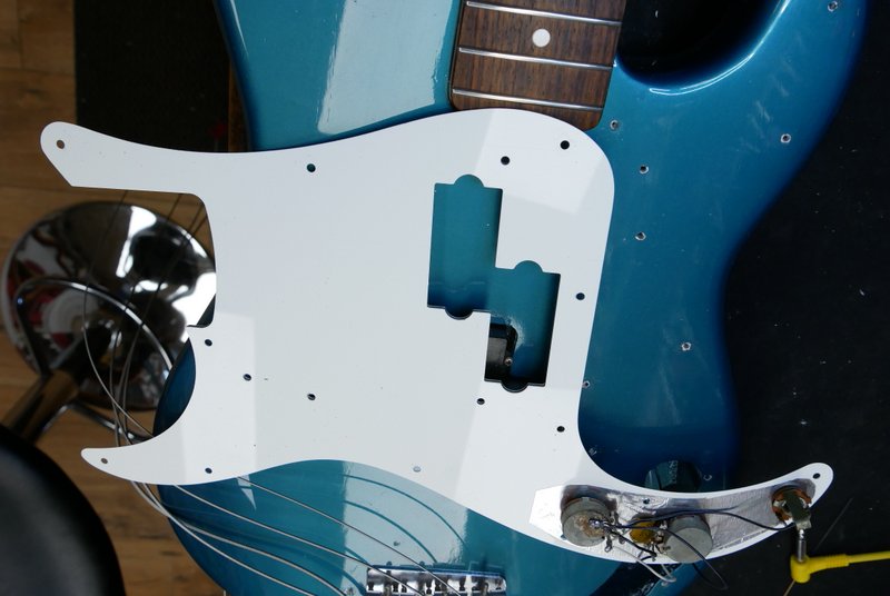 Fender-Precision-Bass-1971-oecean-turquoise-blue-031.JPG