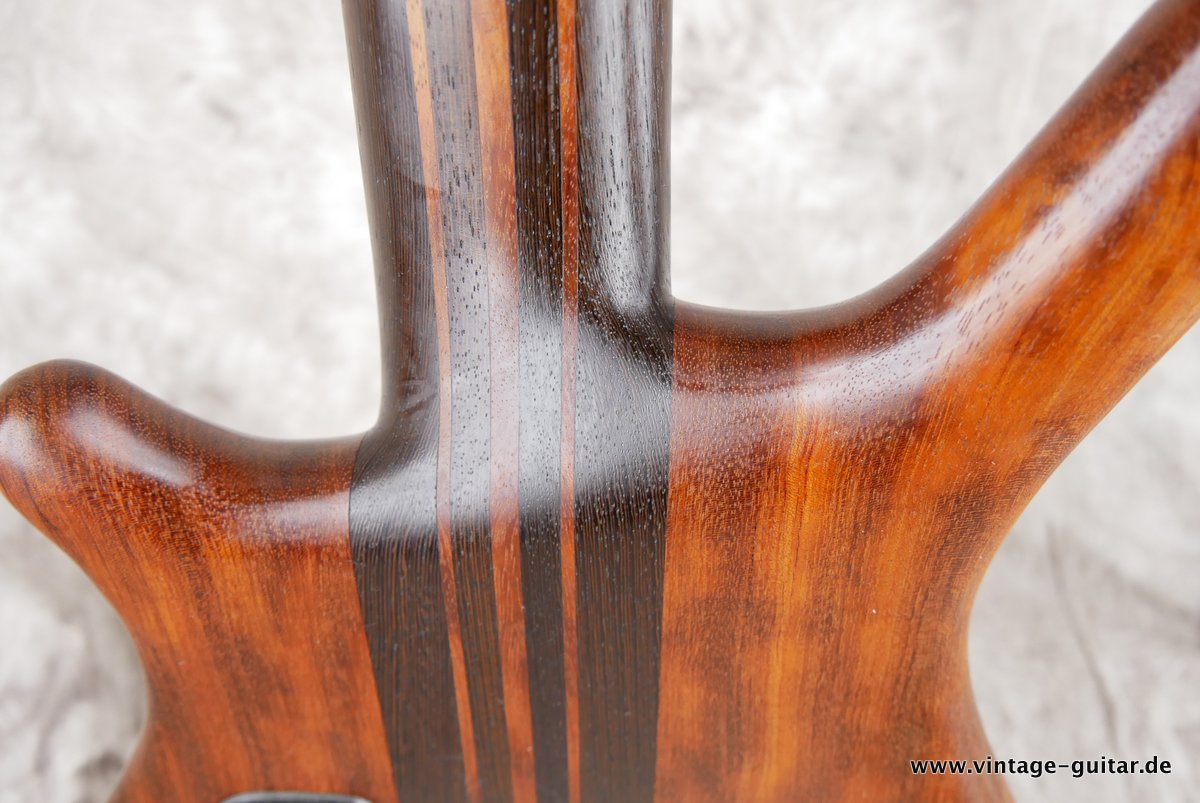 Warwick-Thumb-Bass-1990-5-string-013.JPG