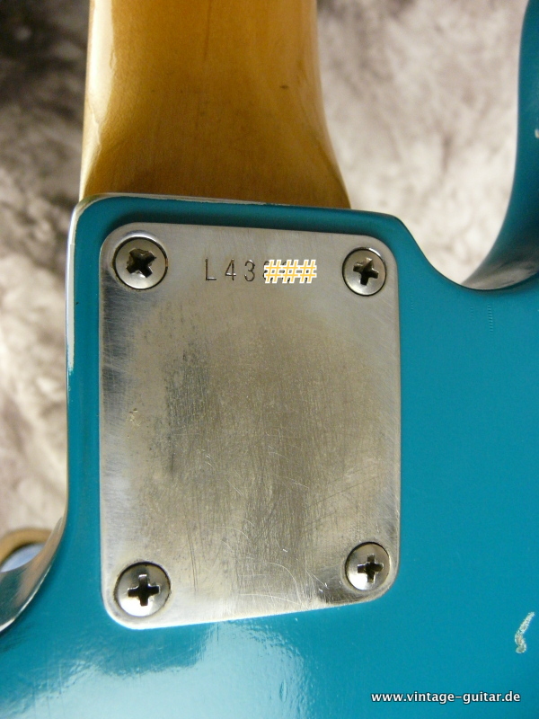 Fender_Precision_Bass_1964_blue-refinished-009.JPG