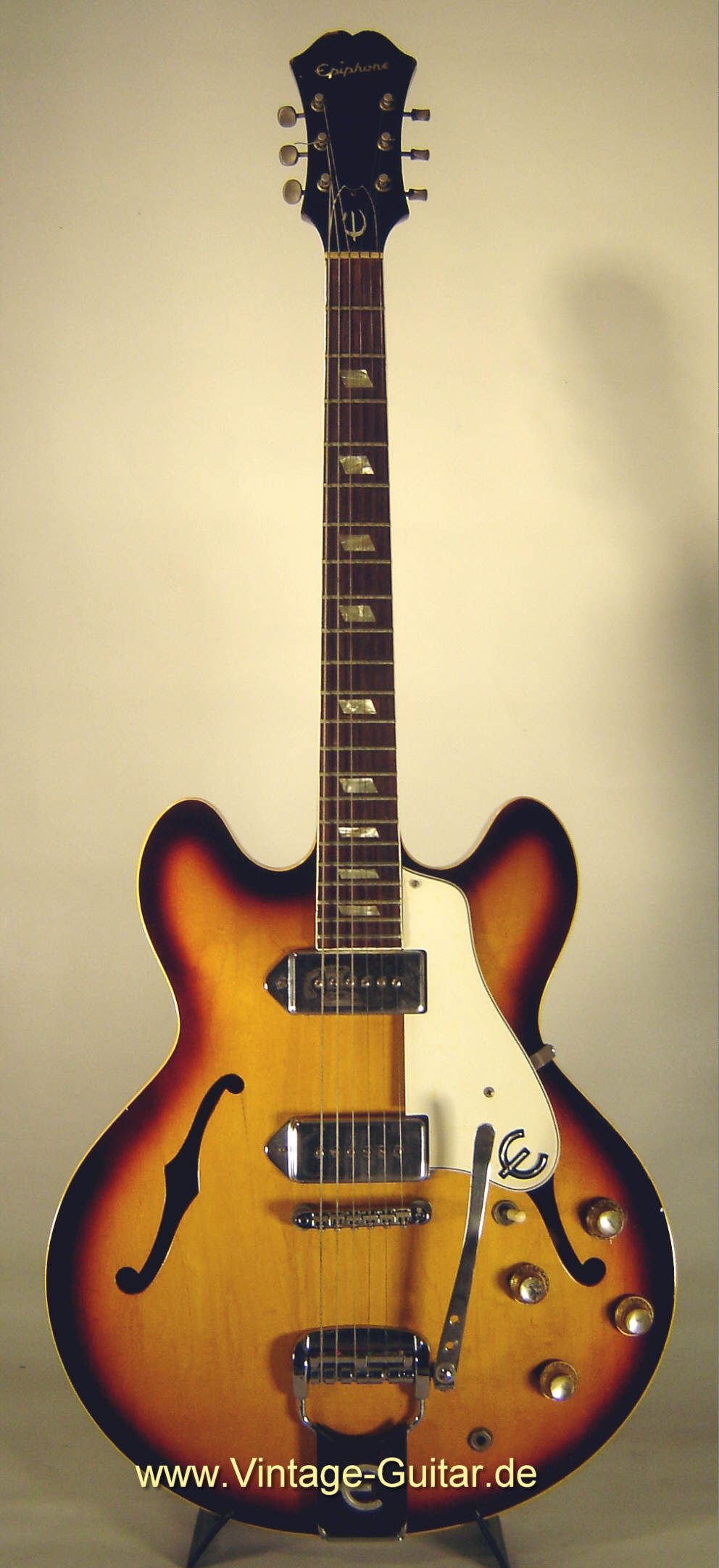 Epiphone_Casino_1966_1.jpg