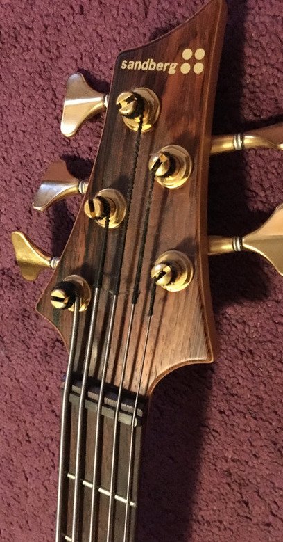 Sandberg-Thinline-5-string-Bass-003.jpg