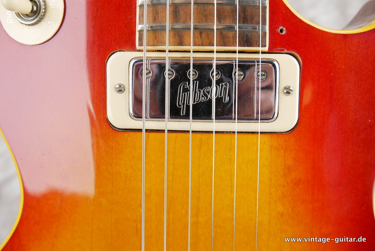 Gibson_Les_Paul_Deluxe_sunburst_1972-013.JPG