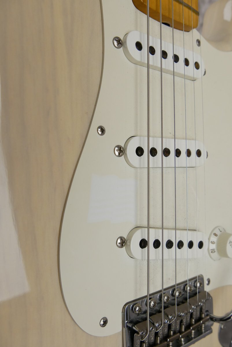 Fender-Stratocaster-57-Reissue-AVRI-2008-blonde-014.JPG