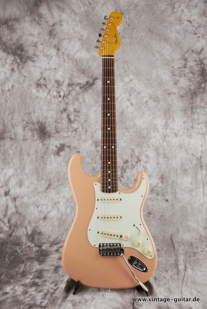 Fender_Stratocaster_custom_limited_Japan_flamingo_pink_1994-001.JPG