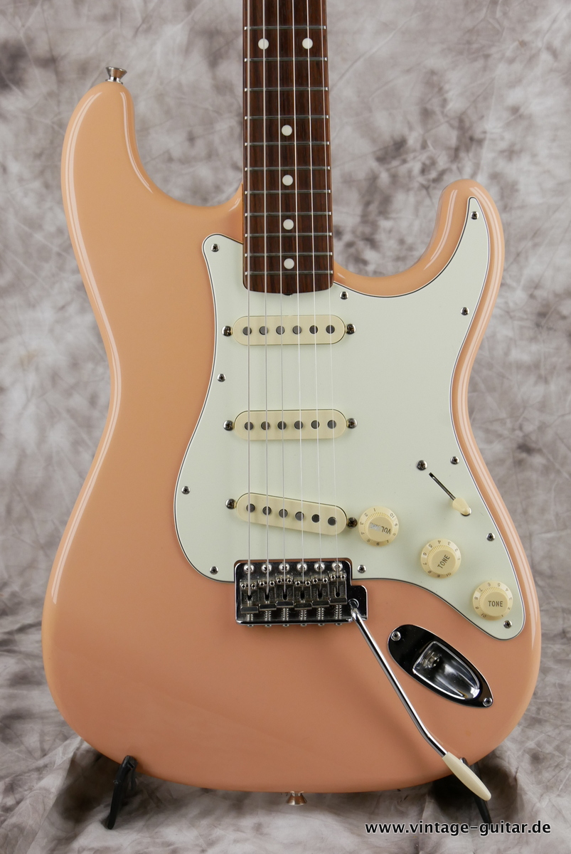 Fender_Stratocaster_custom_limited_Japan_flamingo_pink_1994-003.JPG