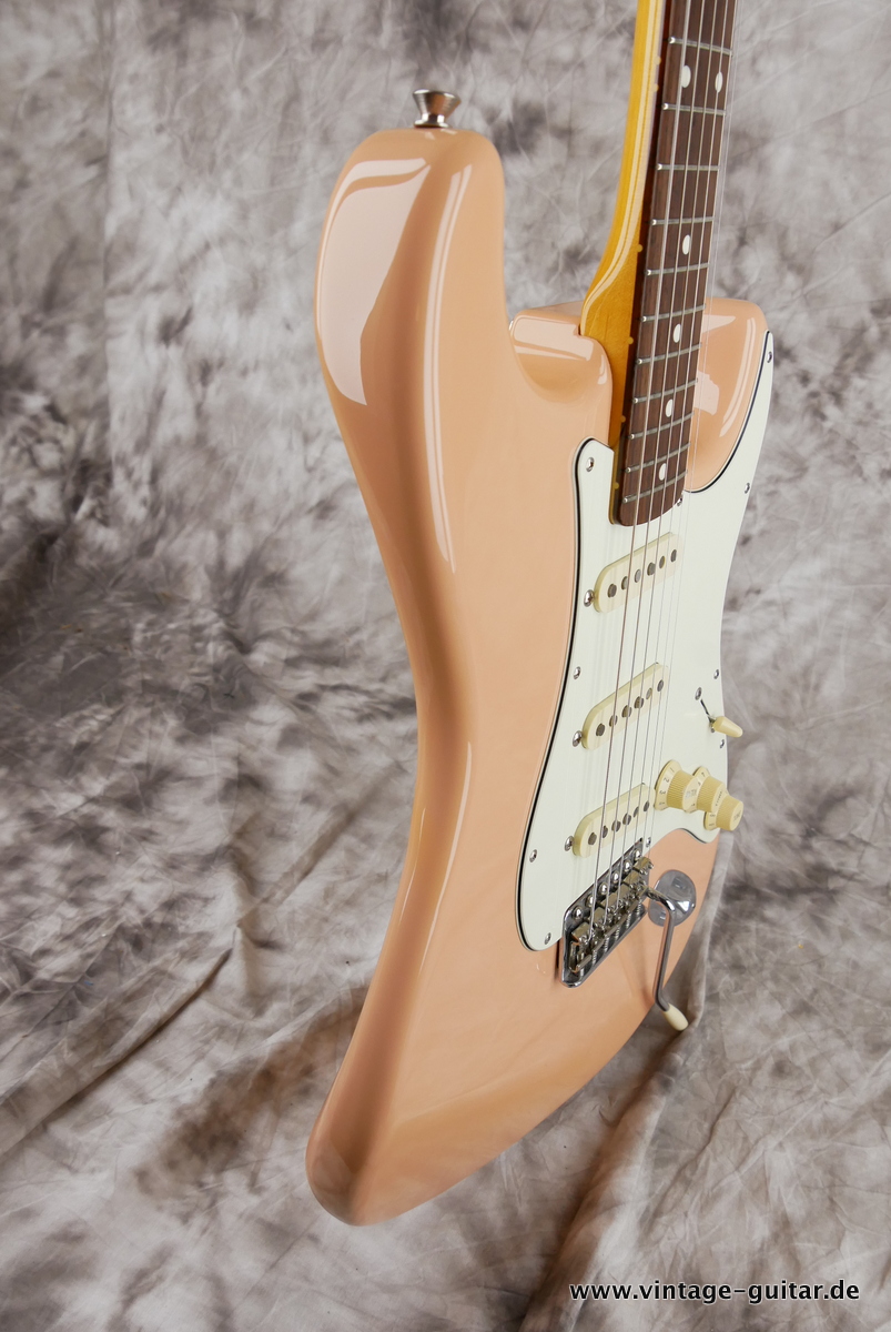 Fender_Stratocaster_custom_limited_Japan_flamingo_pink_1994-005.JPG