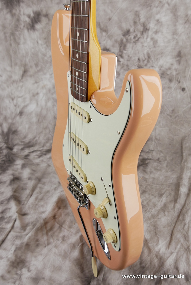 Fender_Stratocaster_custom_limited_Japan_flamingo_pink_1994-006.JPG