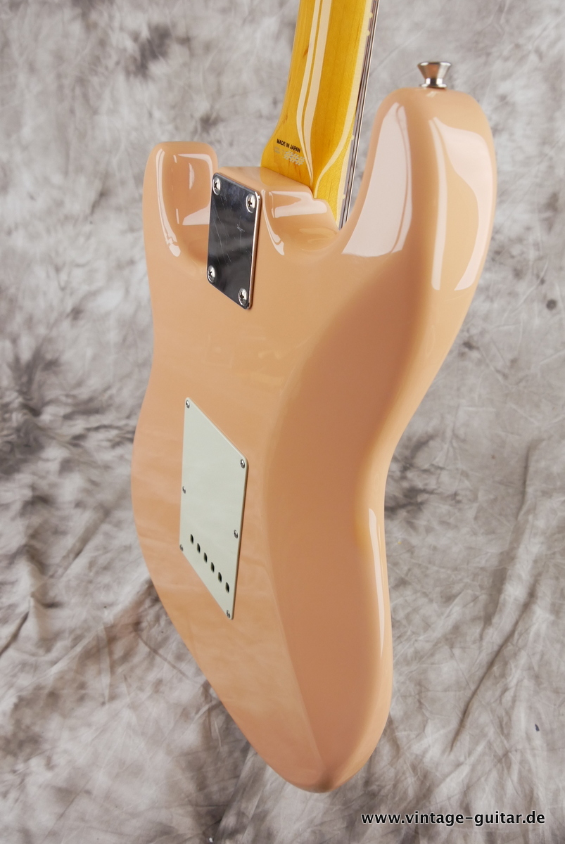 img/vintage/4136/Fender_Stratocaster_custom_limited_Japan_flamingo_pink_1994-008.JPG