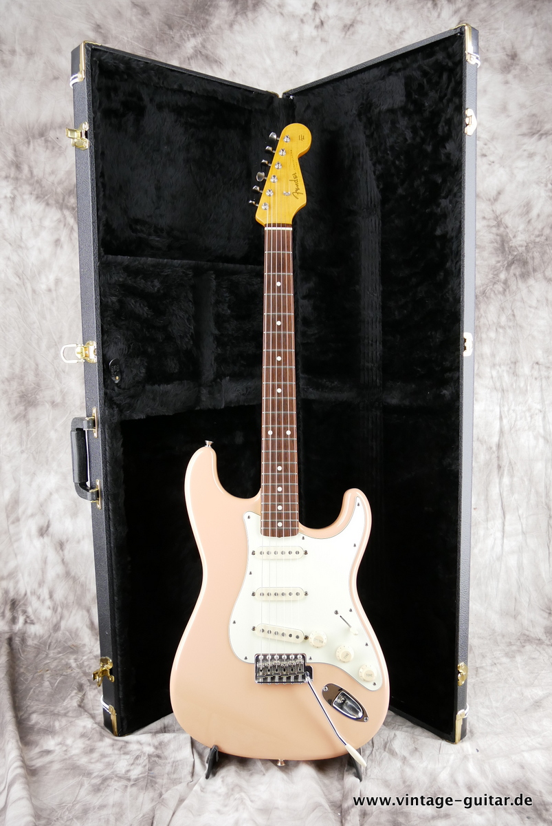 img/vintage/4136/Fender_Stratocaster_custom_limited_Japan_flamingo_pink_1994-013.JPG