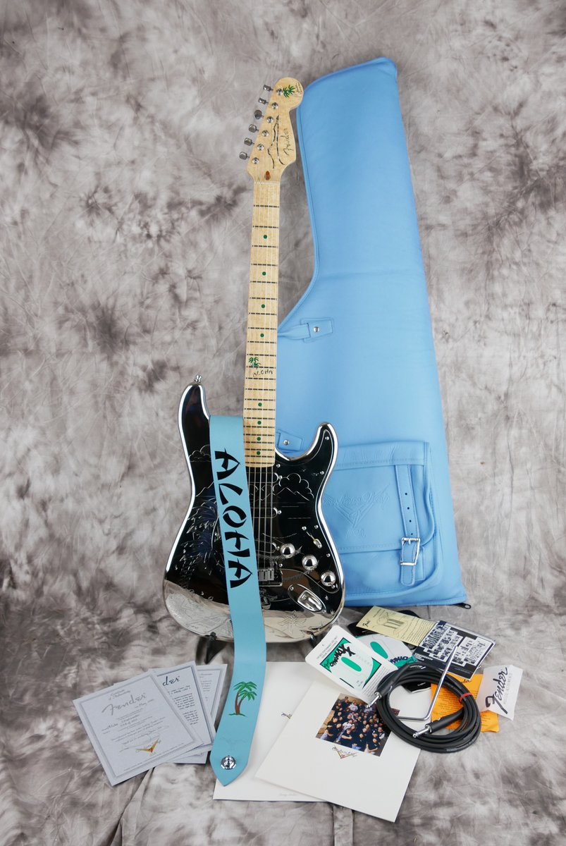img/vintage/4145/Fender-Aloha-Stratocaster-Freddie-Tawares-Commemorative-Linited-Edition-1995-016.JPG