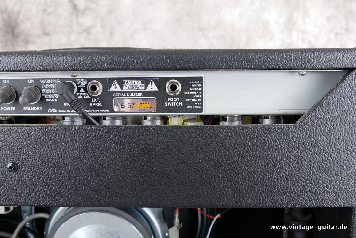 Fender_68_Custom_Deluxe_Reverb_black_2015-008.JPG