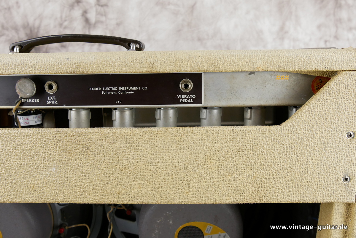 img/vintage/4161/Fender_Twin_Amp_blonde_JBL_1963-008.JPG