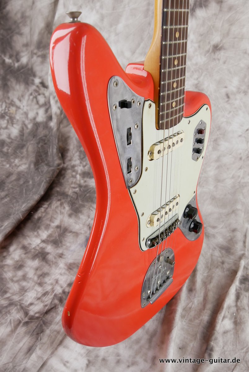 img/vintage/4166/Fender-Jaguar-fiesta-red-1964-005.JPG
