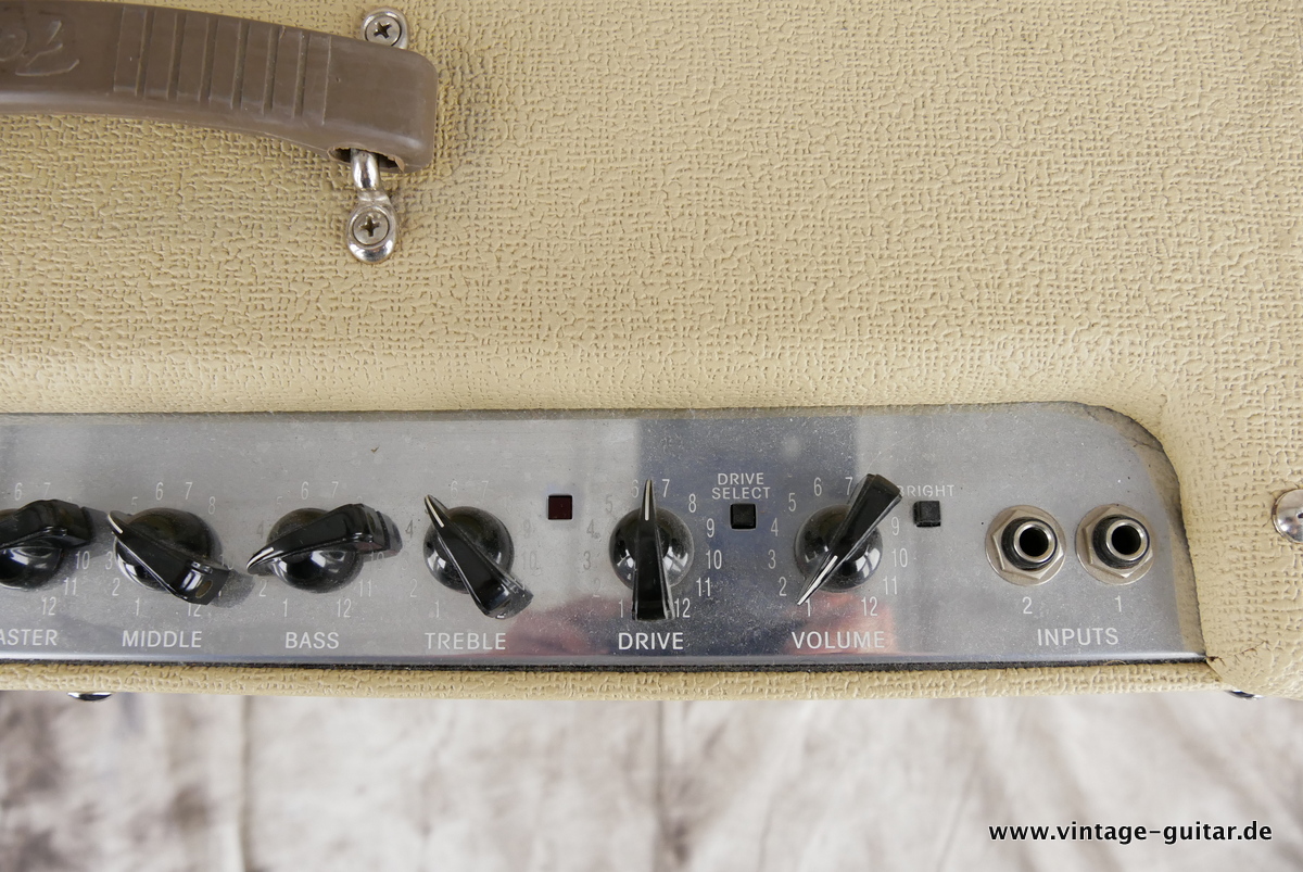 img/vintage/4167/Fender_Blues_Deluxe_USA_white_tolex_1995-007.JPG