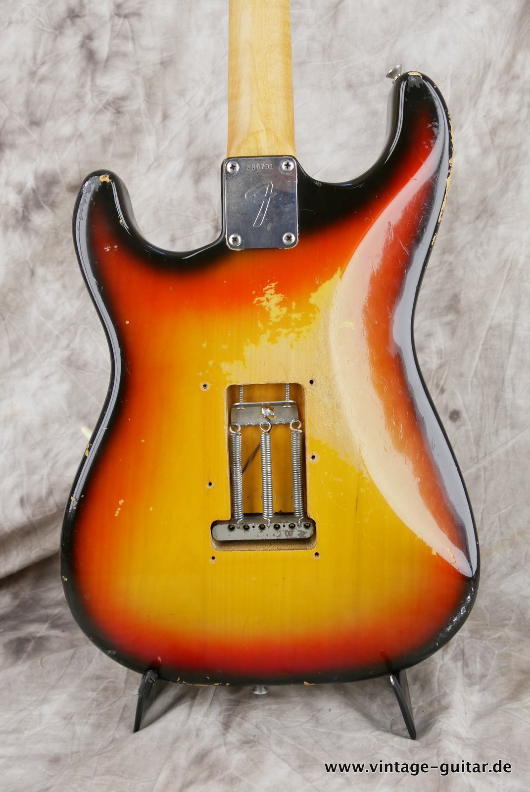 img/vintage/4193/Fender-Stratocaster-1972-sunburst-4-hole-004.JPG