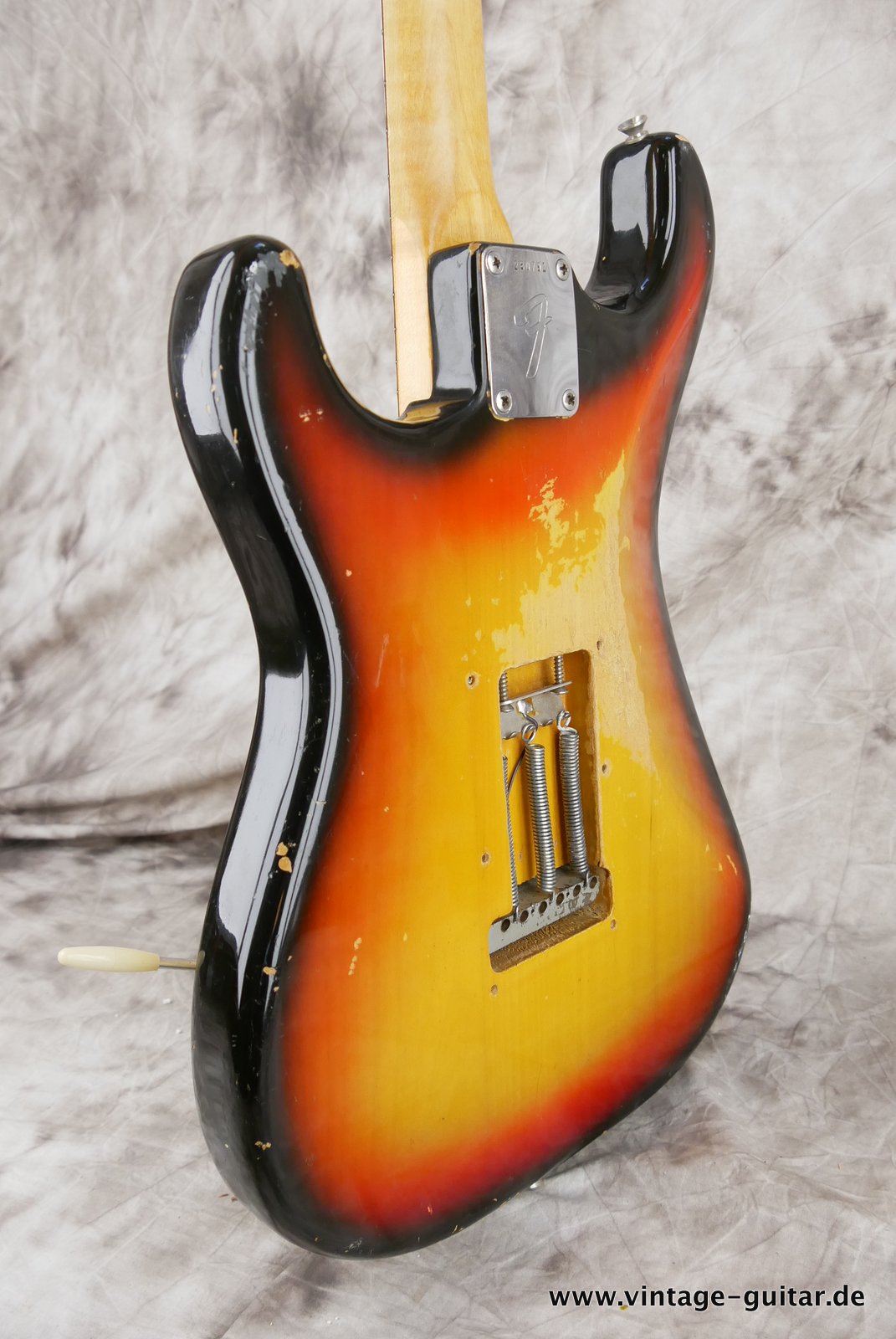 img/vintage/4193/Fender-Stratocaster-1972-sunburst-4-hole-007.JPG
