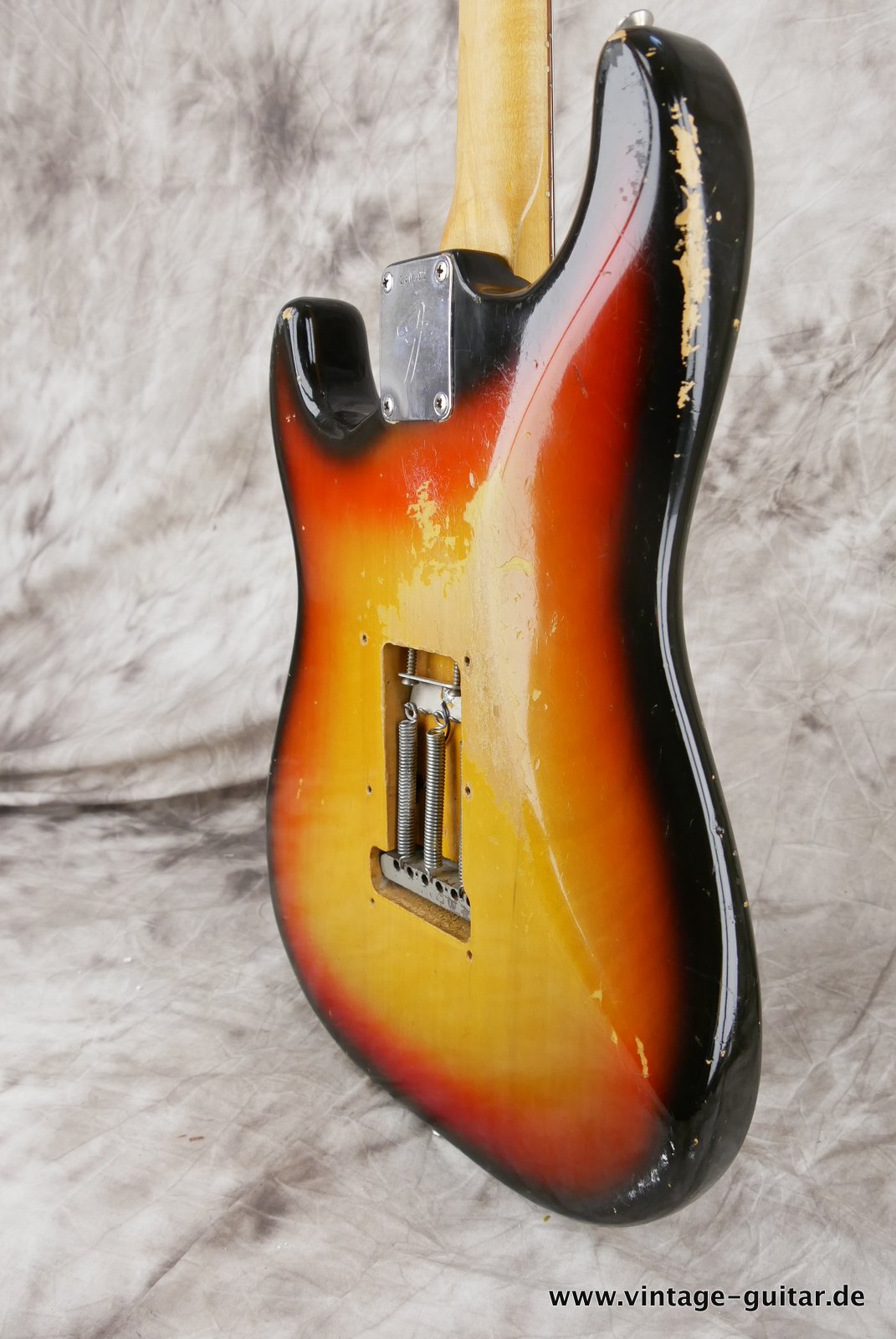 img/vintage/4193/Fender-Stratocaster-1972-sunburst-4-hole-008.JPG