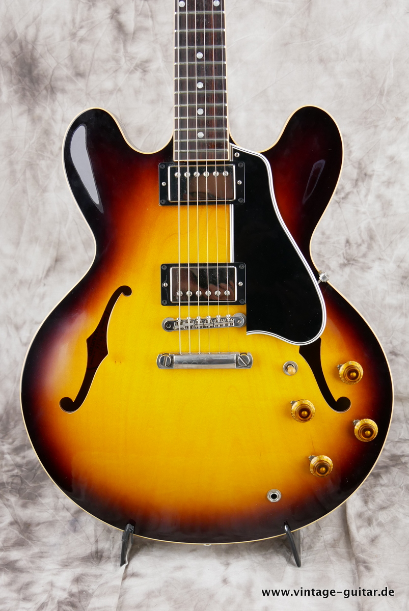 Gibson_ES_335_59_Custom_Shop_sunburst_2009-003.JPG