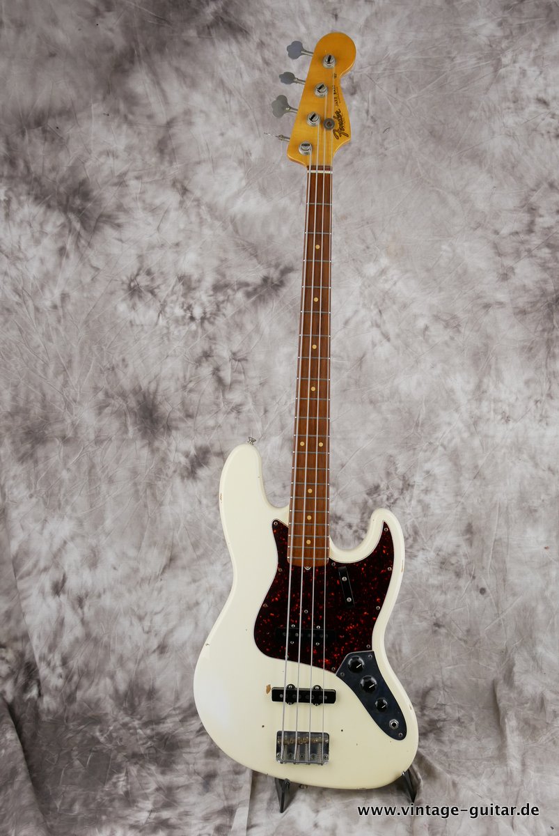 Fender-Jazz-Bass-1960s-Reissue-AVRI-Custom-Shop-1999-001.JPG