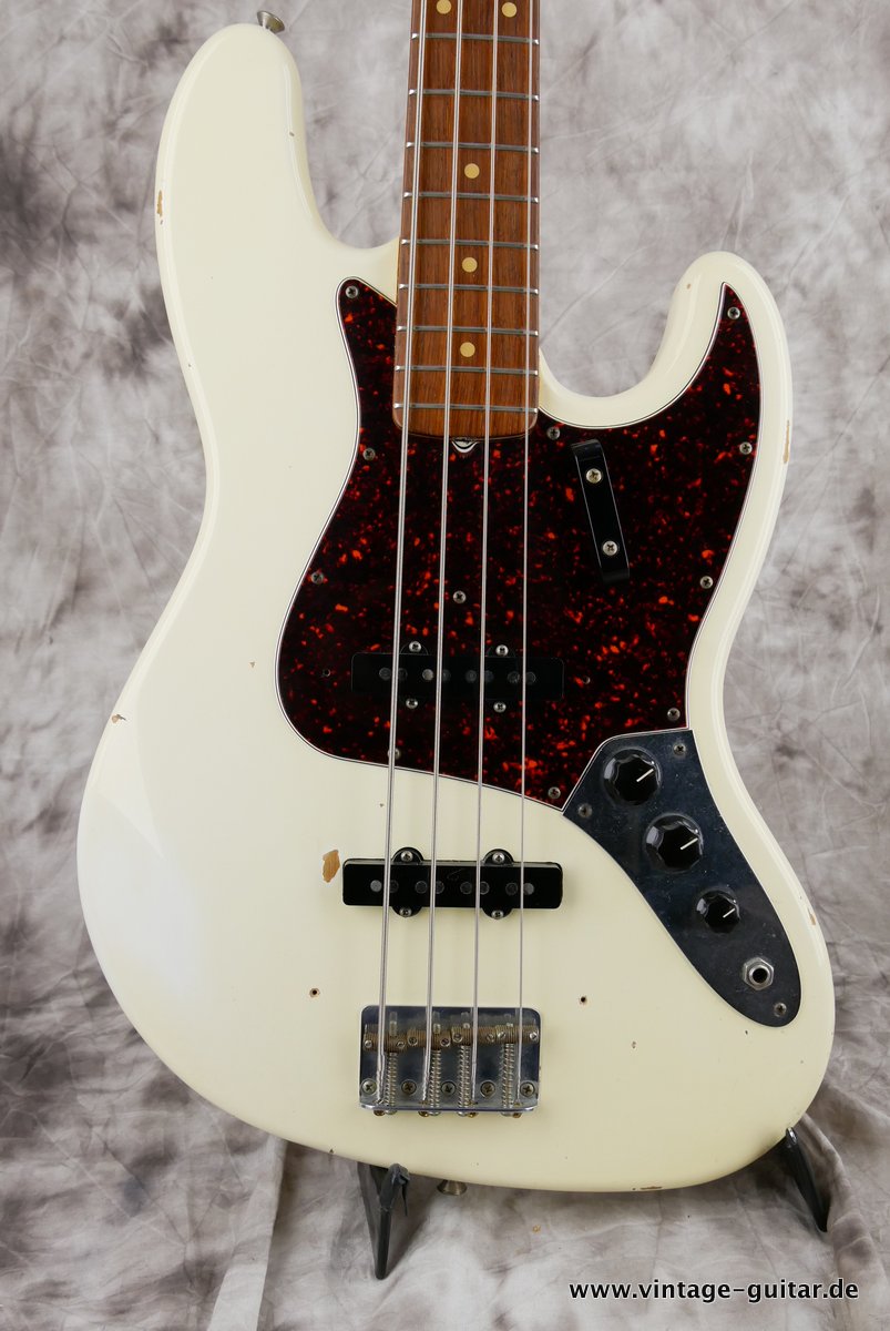 Fender-Jazz-Bass-1960s-Reissue-AVRI-Custom-Shop-1999-002.JPG