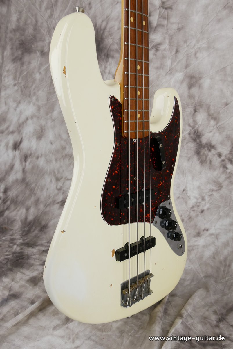 Fender-Jazz-Bass-1960s-Reissue-AVRI-Custom-Shop-1999-005.JPG